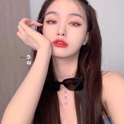 她来到我身边